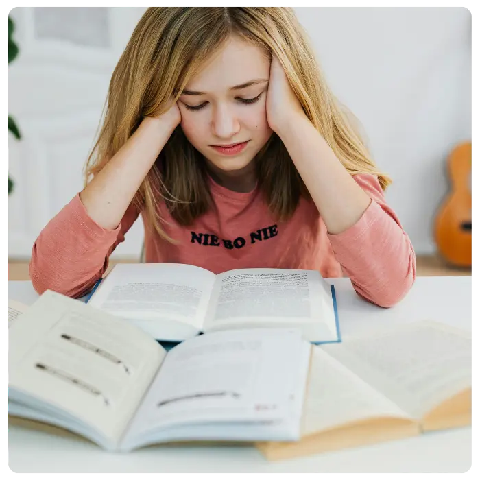 Jeune en réflexion sur son orientation